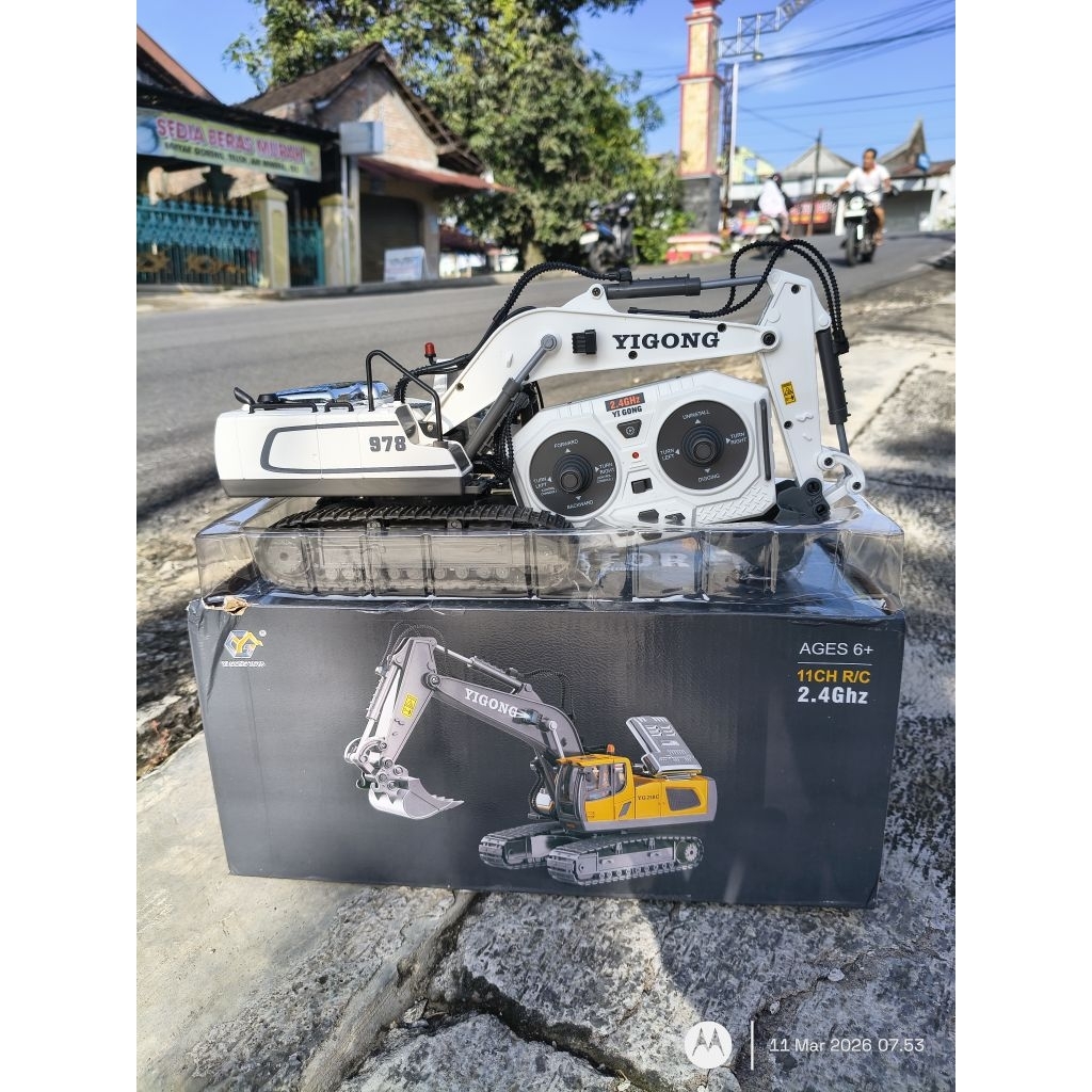 satu paket rc yigong excavator 11chanelll