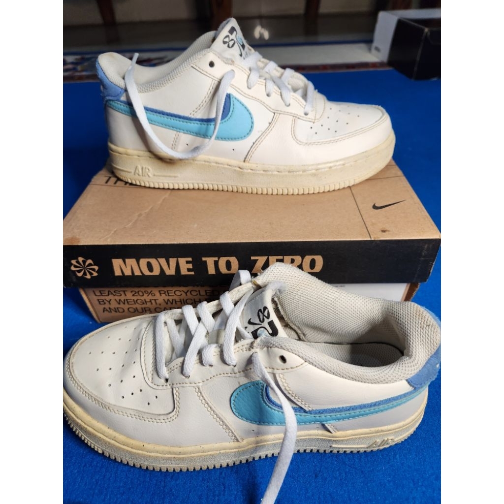 Sepatu Nike Air Force1 LV 8 (GS) Sail Medium Blue Size 37,5 Preloved