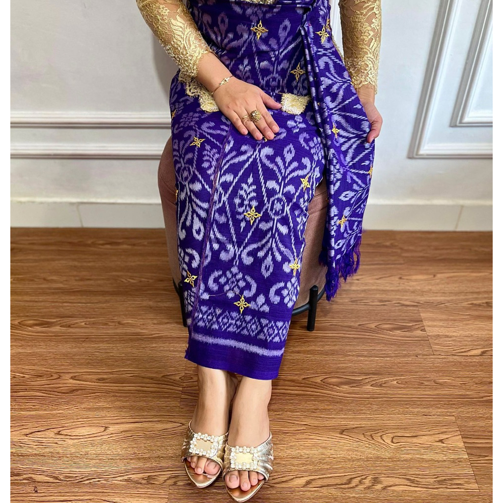 KAMEN ENDEK TENUN LASEM TABUR BINTNG EMAS SET SELENDANG