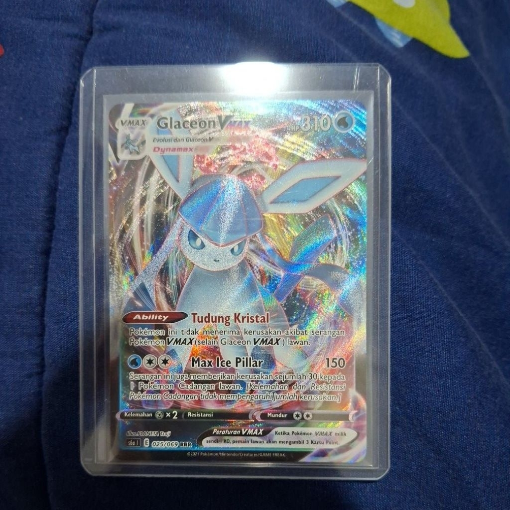 Kartu Pokemon Glaceon VMAX RRR #025