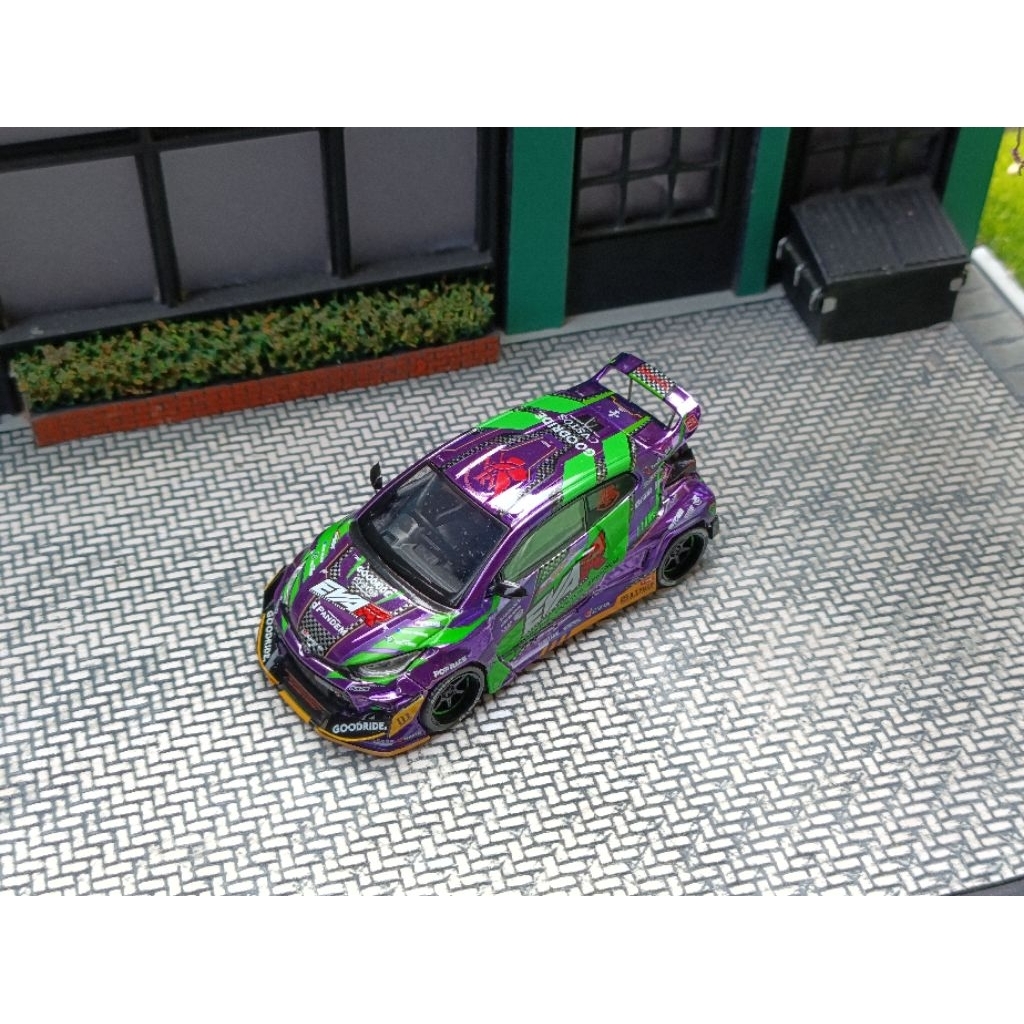 Pop race GR Yaris Evangelion Ungu