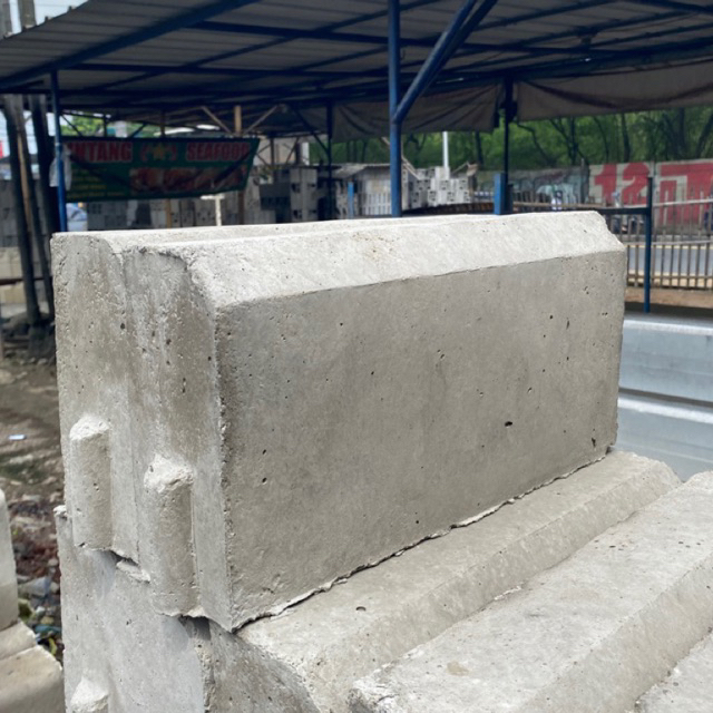 Kanstin Beton T20 – Pembatas Jalan / Taman / Paving Block