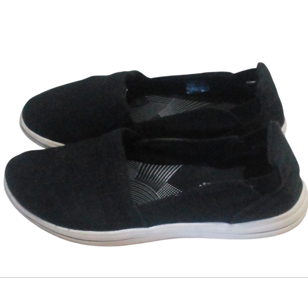 SLIP ON CLARKS