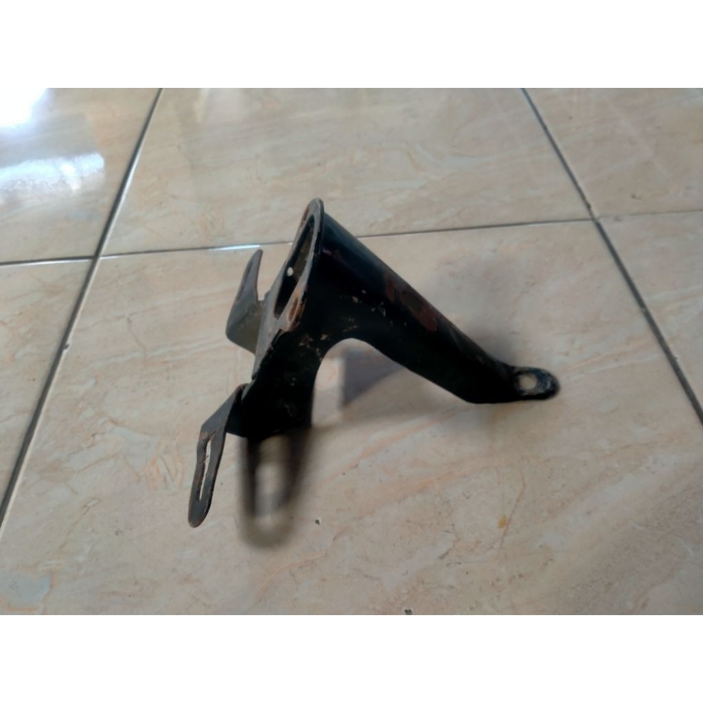 Dudukan berket stoplamp belakang yamaha DT100