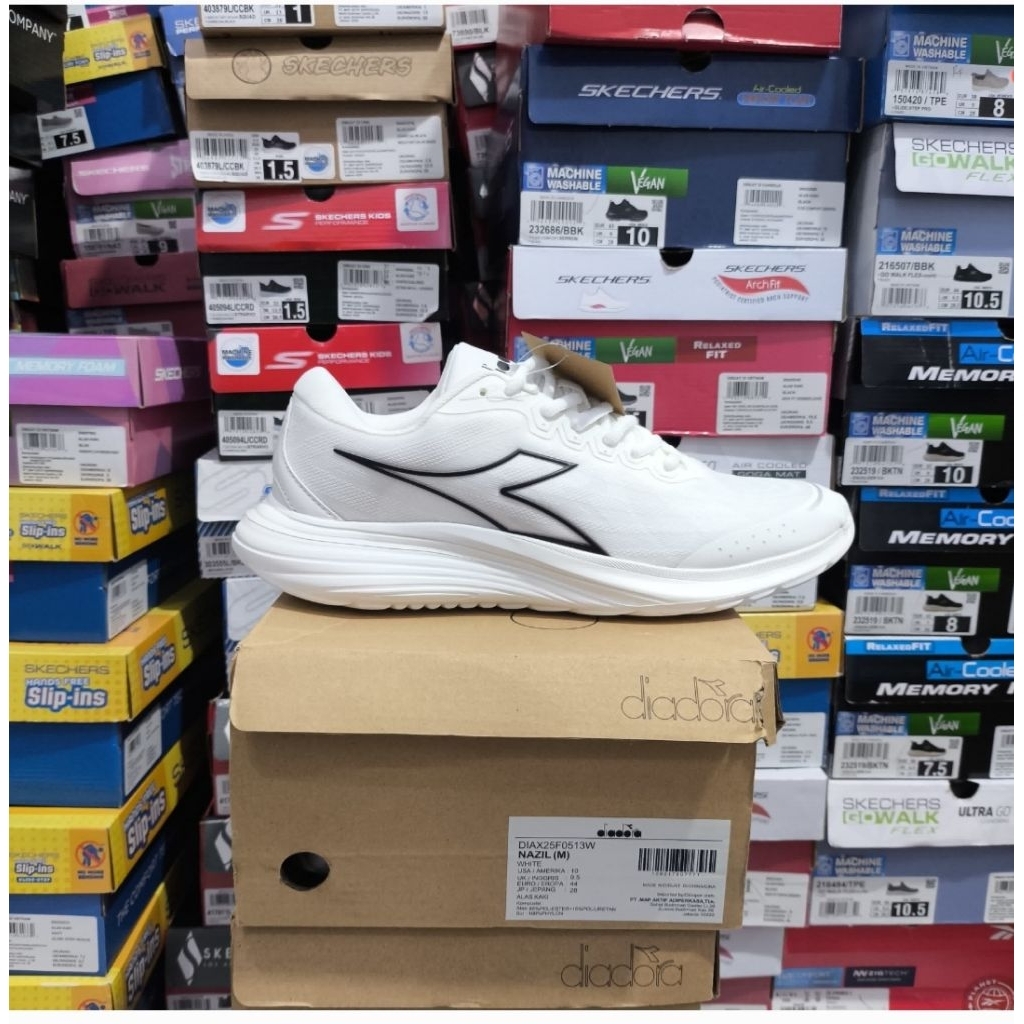 SEPATU PRIA LARI DIADORA NAZIL WHITE-dengan warna putih bisa untuk daily