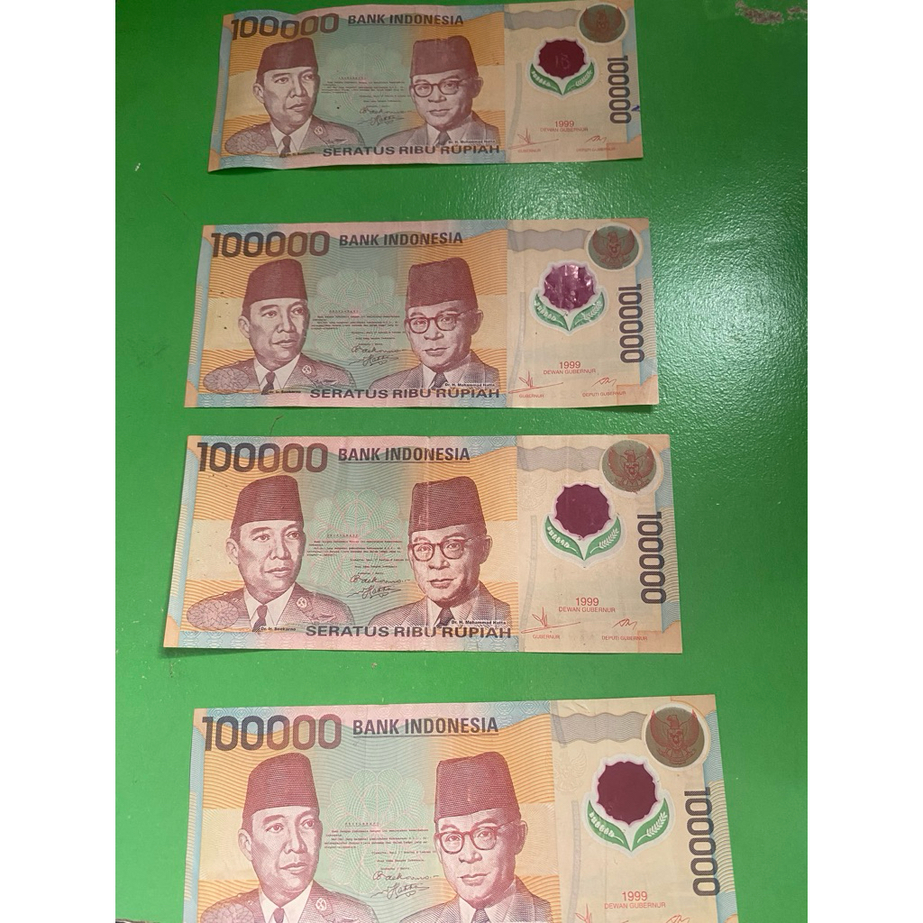 uang 100rb an tahun 1999 masih mulus seperti baru