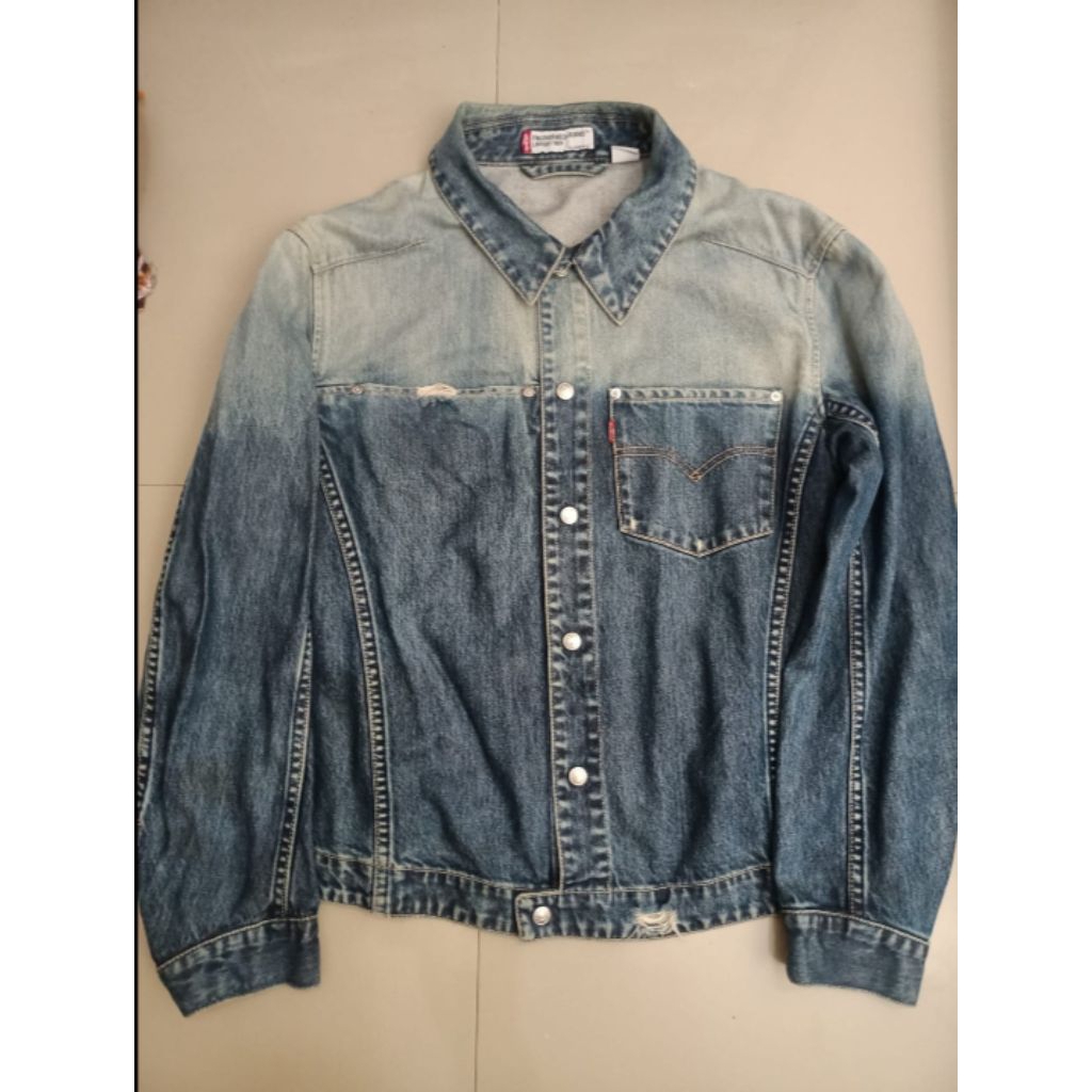 Levis  Engineered washing rippet denim jacket L