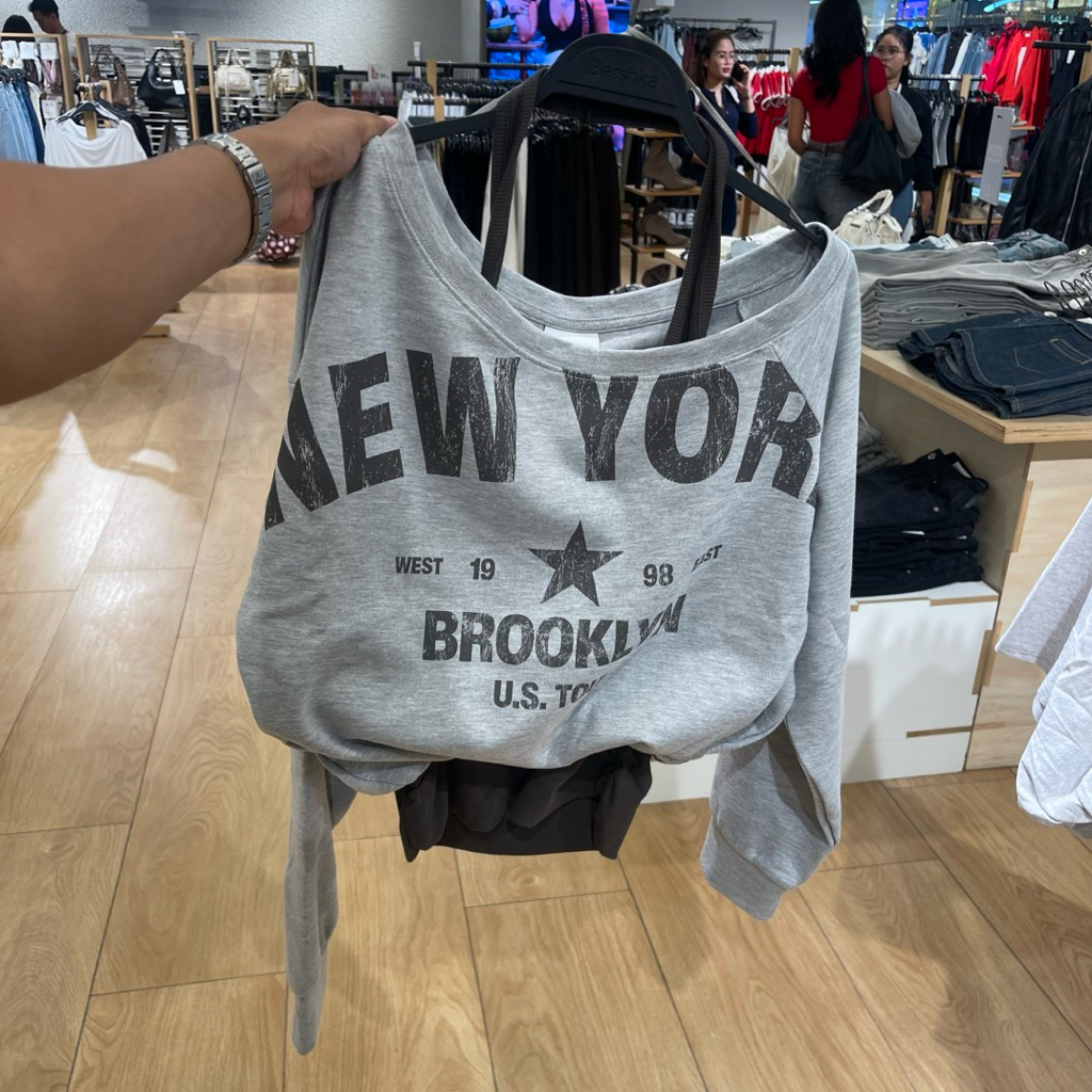 Sweatshirt Varsity BERSHKA Women Jastip (jasa titip)