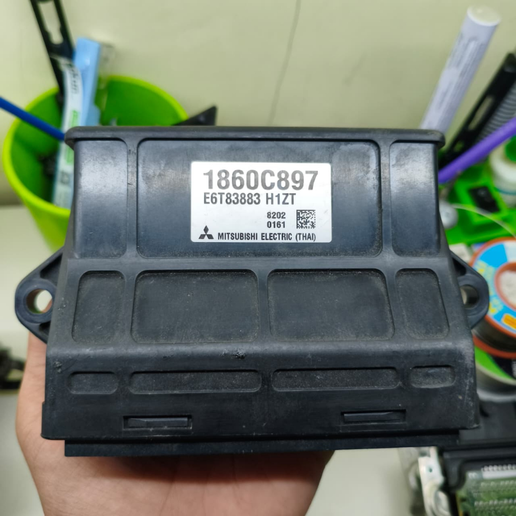 ECU MITSUBISHI MIRAGE 1860C897