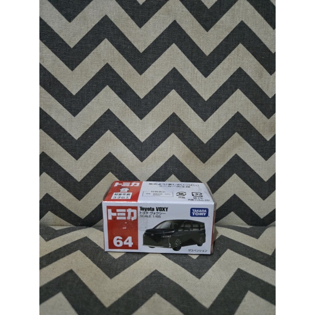 Tomica Toyota VOXY (64)