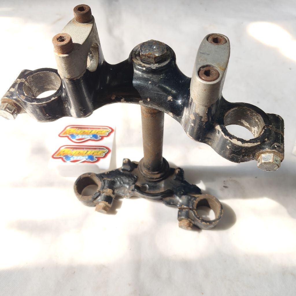 T segitiga atas bawah shock skok depan Suzuki TS100 TS 100 substitusi TRS GT GP