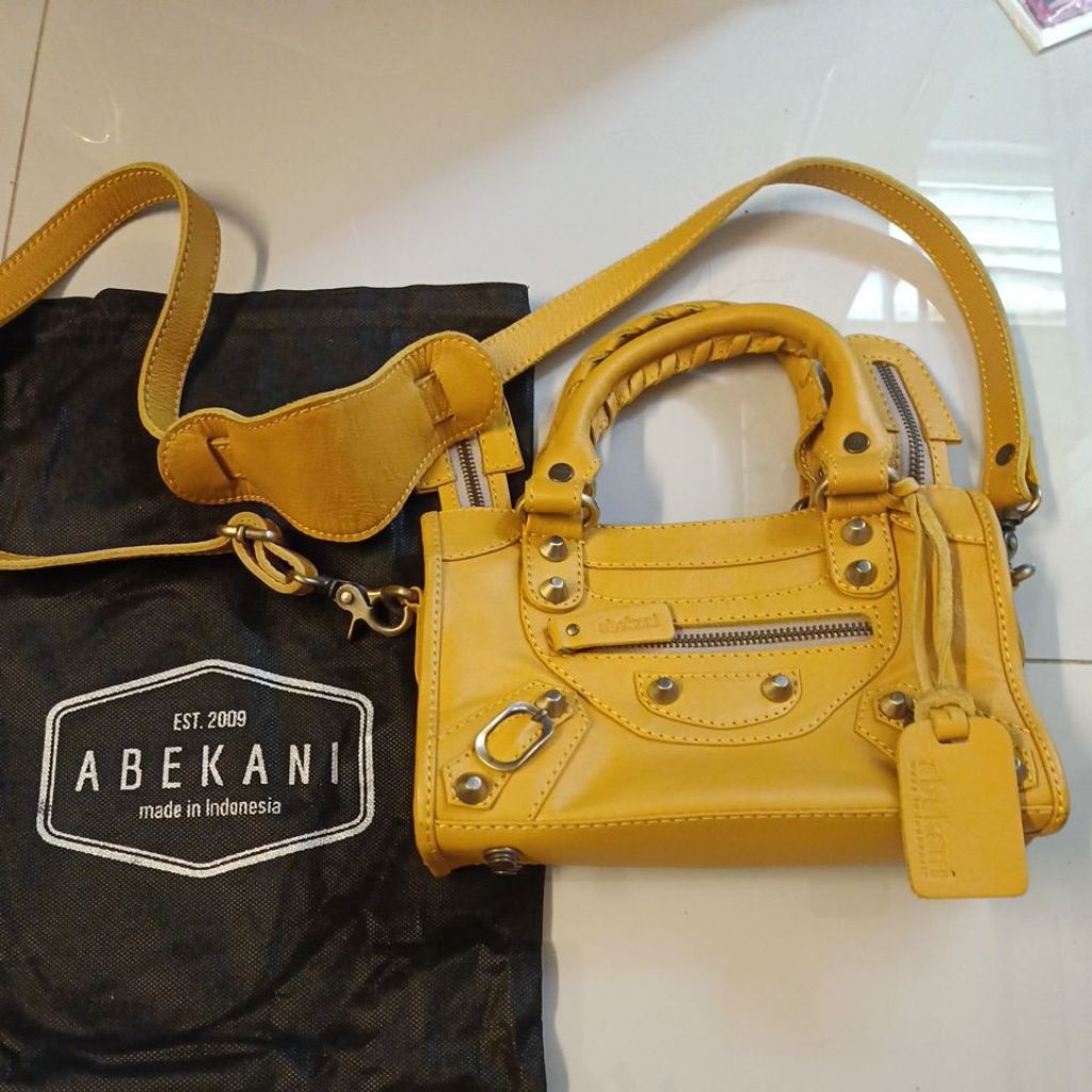 Tas Abekani (preloved)