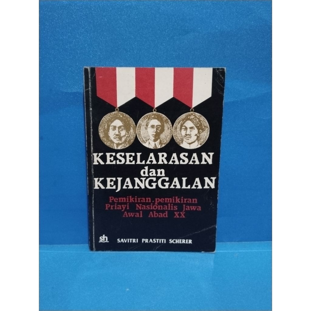 Buku original KESELARASAN DAN KEJANGGALAN by Savitri
