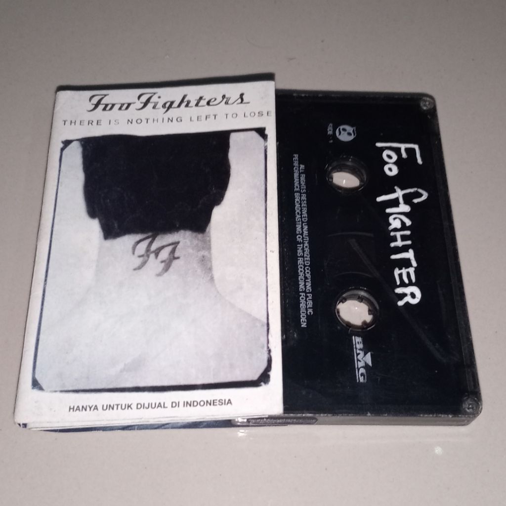 Kaset Foo Fighters - There Is Nothing Left to Lose