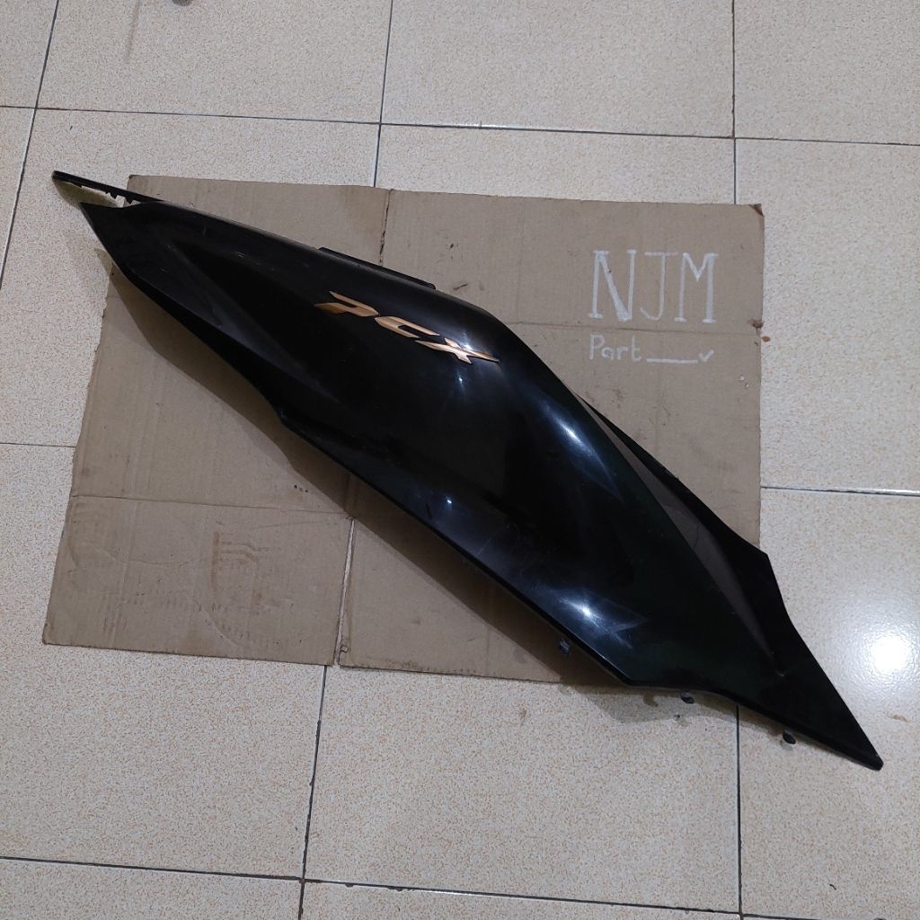 Cover Body Samping Belakang Honda Pcx 160 Kanan R Original