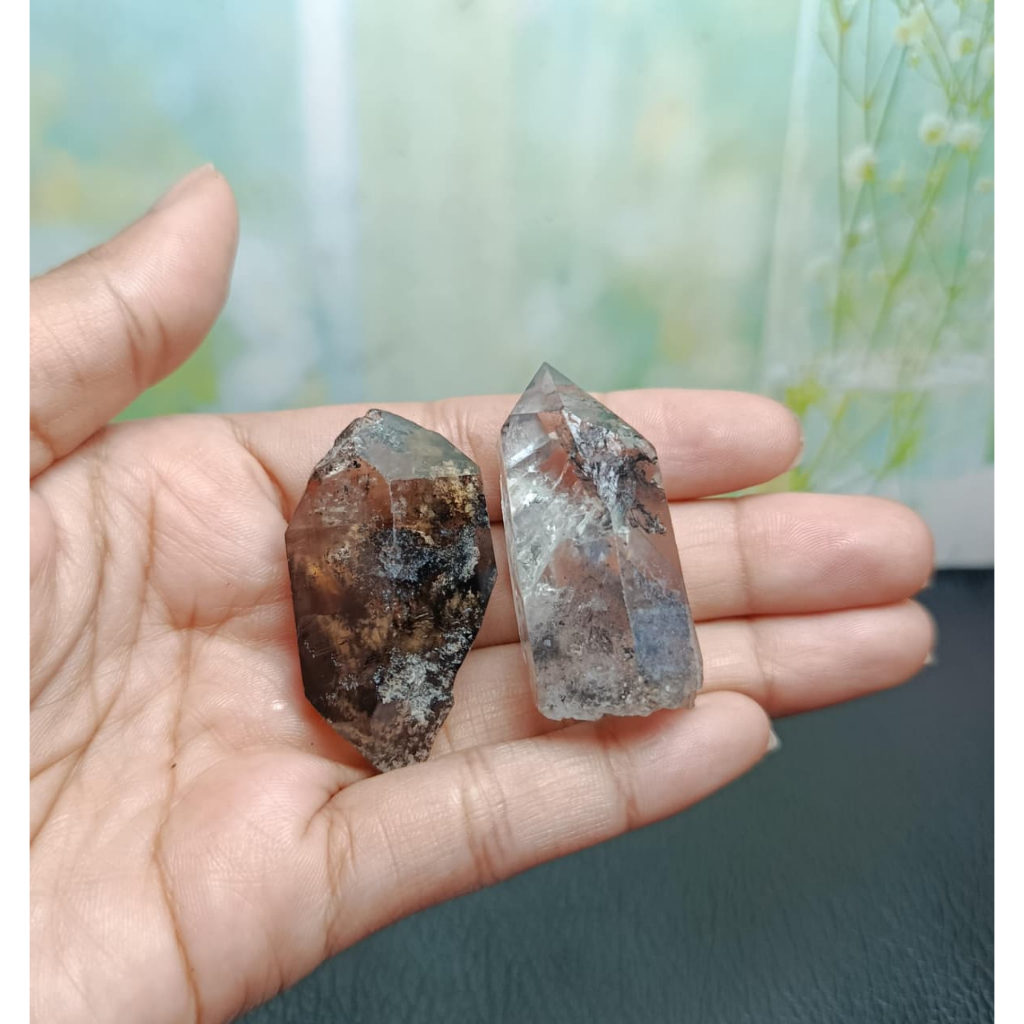Batu Natural Sichuan Clear Quartz With Black inclusion (3)