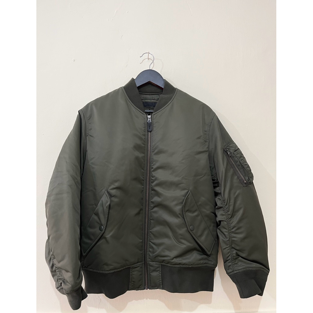Jaket Bomber Uniqlo