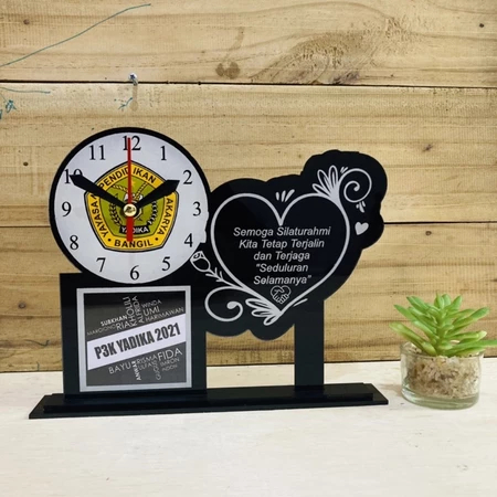 KENANG-KENANGAN REUNI / PKL / MAGANG : JAM DUDUK MEJA AKRILIK