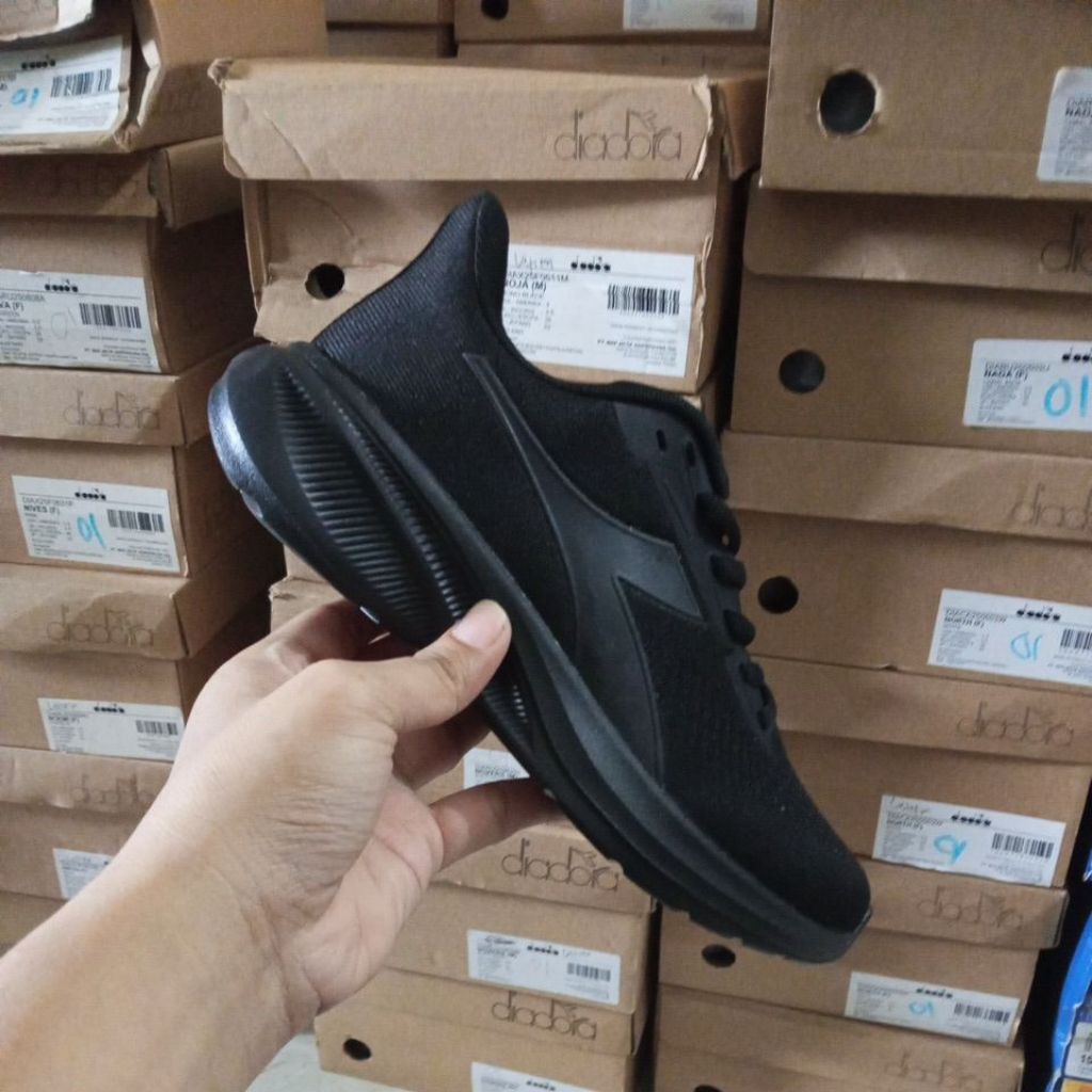 DIADORA NOJA RUNNING BLACK SHOES ORIGINAL