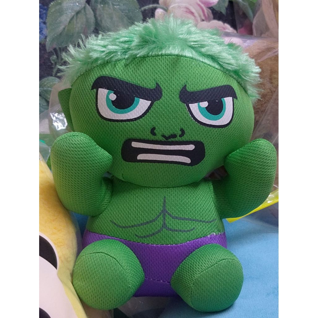 Boneka Hulk manusia hijau