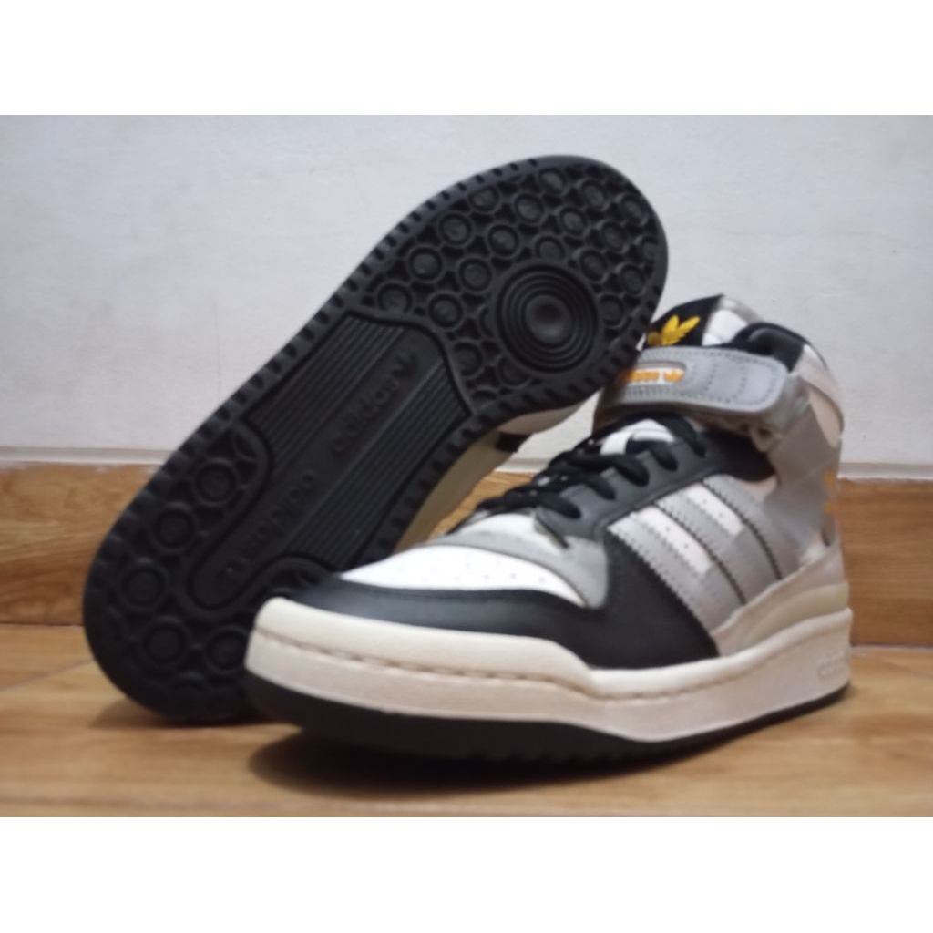 sepatu sneakers Adidas Forum Mid White Black Silver