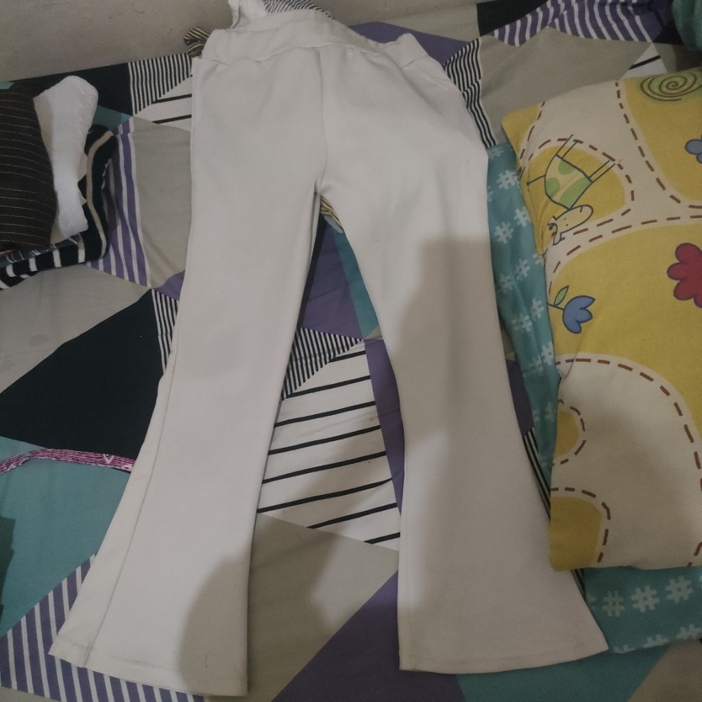 Preloved Celana Putih Cutbray Wanita