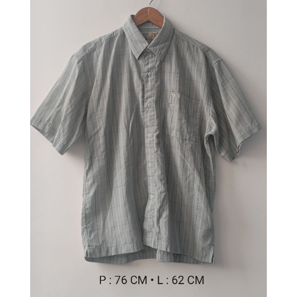 kemeja pria lengan pendek LFE size XL preloved 90s style shirt man warna hijau green kotak garis vin