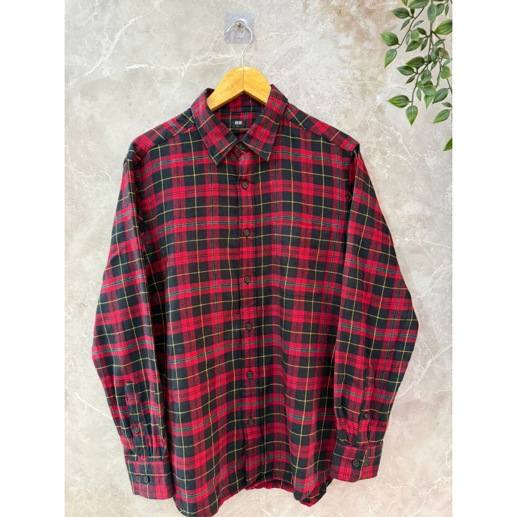 Uniqlo Flannel Shirt Kotak Merah Hitam Classic Casual Size L