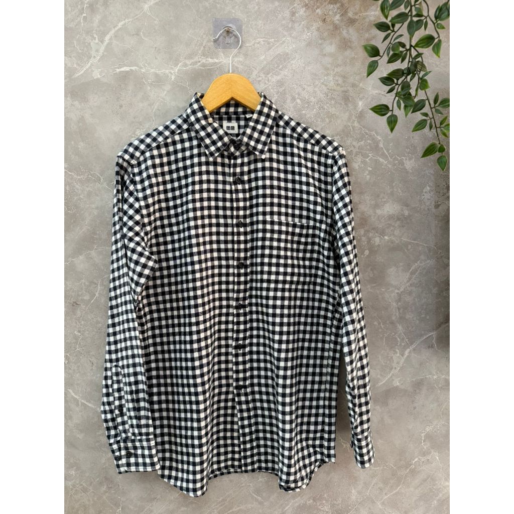 Uniqlo Flannel Shirt Kotak Hitam Putih Clean Size M