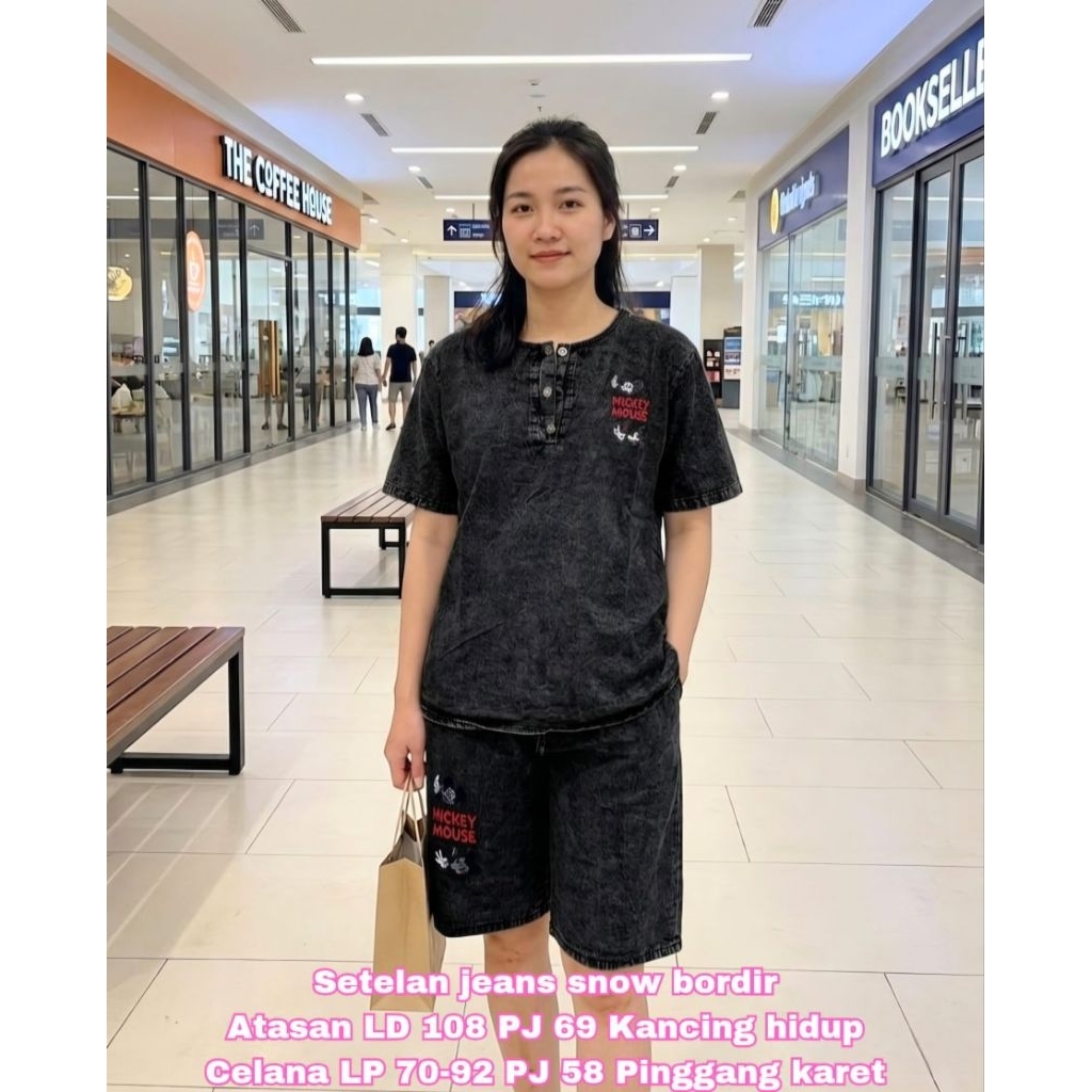 Setelan Jeans Snow Denim Bordir Motif Mickey Mouse Kode 81999 Jumbo 3L LD108 PJ69 Kancing Hidup Leng