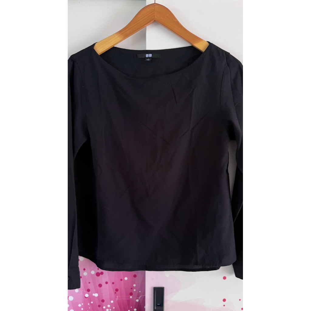 BLOUSE HITAM UNIQLO PRELOVED