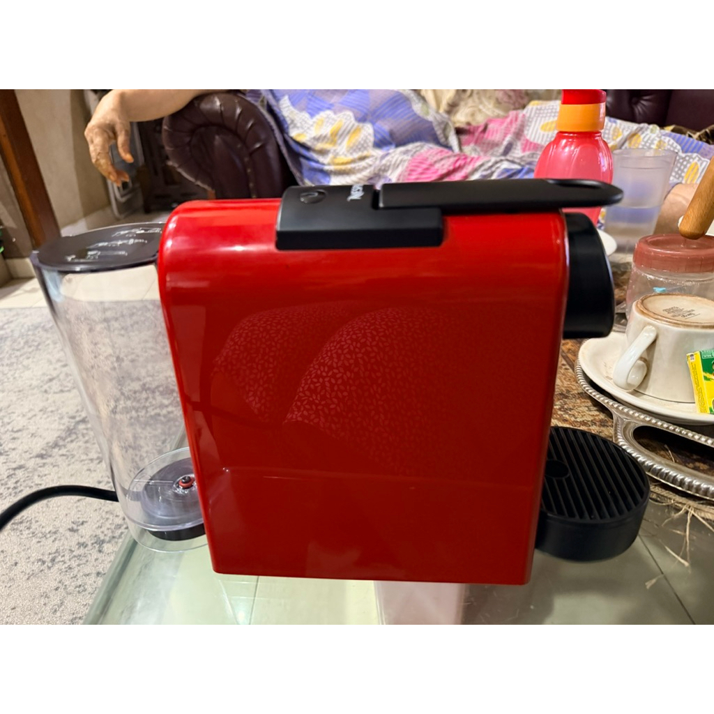 Preloved coffee machine Nespresso Essenza Mini