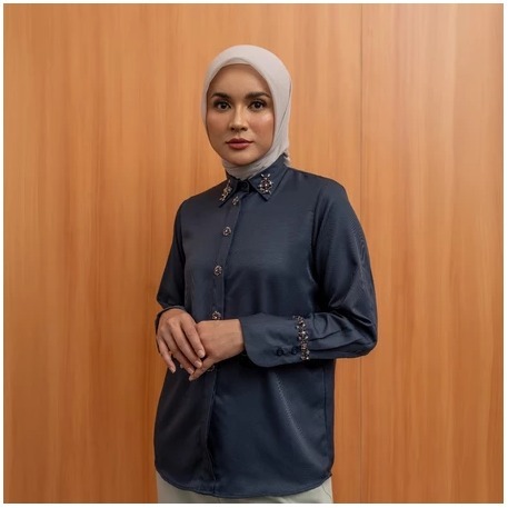 Preloved Efra Top size S Warna Navy Blazer By Jenna and Kaia
