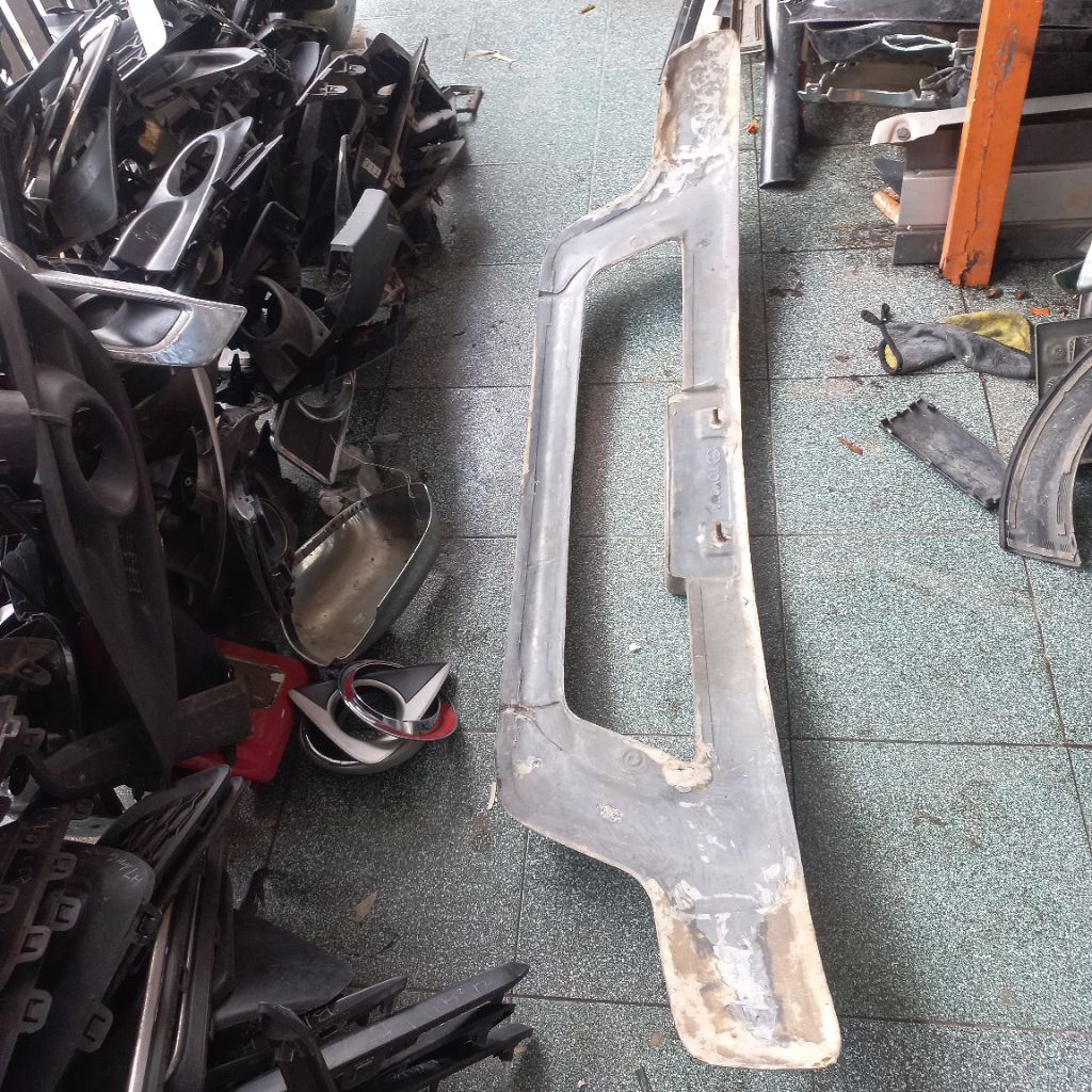 TANDUK BEMPER DEPAN INNOVA 2008 SD 2010 ORIGINAL