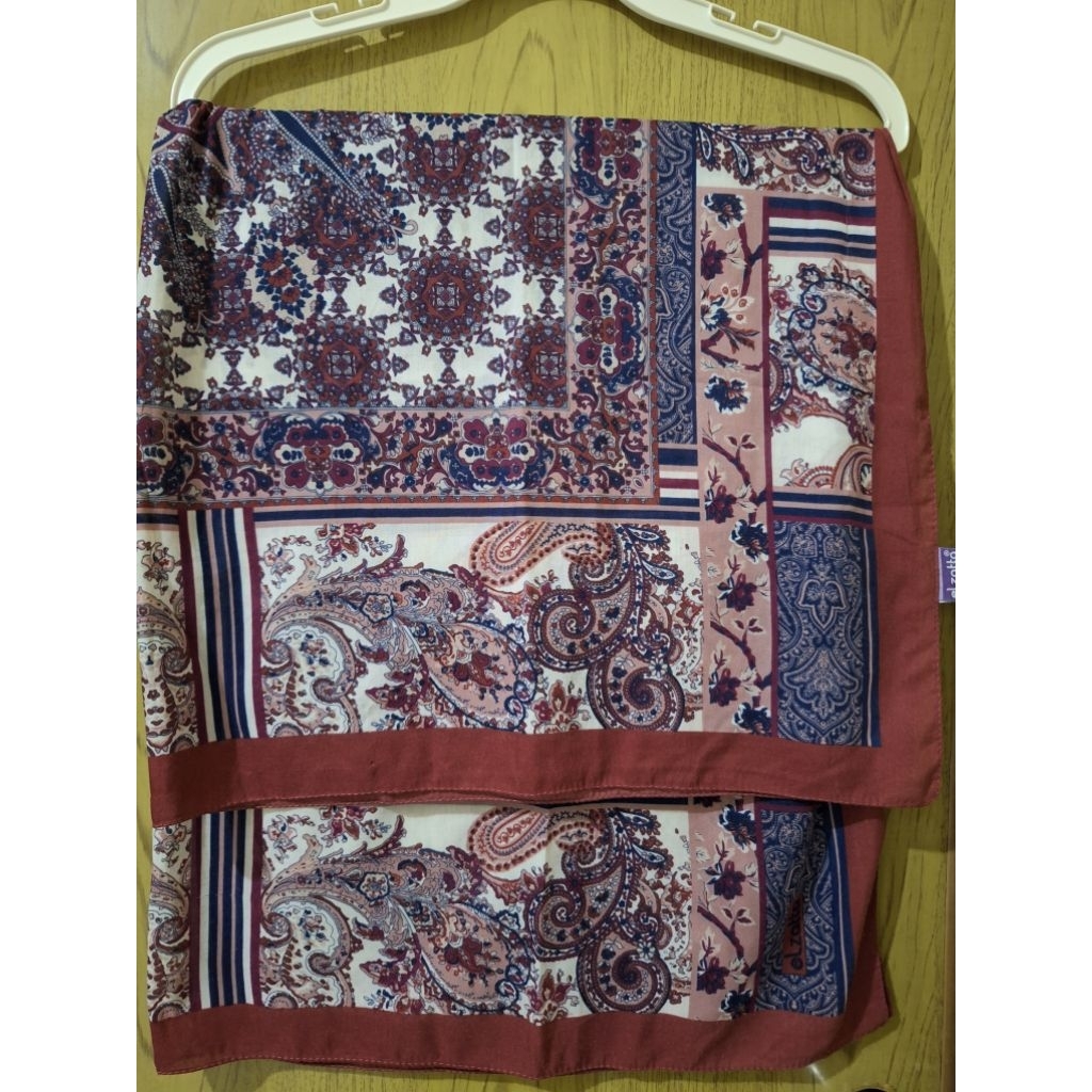 PL ELZATTA KERUDUNG JILBAB SEGI EMPAT KAYLA MOTIF BUNGA ETNIK BATIK PASLEY CANTIK