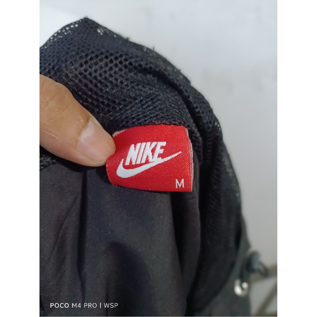 Jaket Nike Big Logo