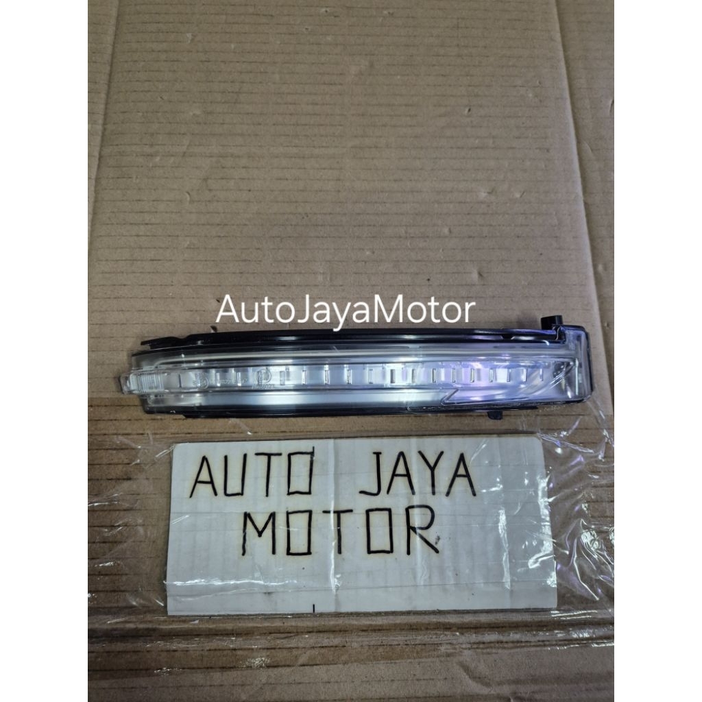 Lampu Sen Spion Nissan Xtrail T32 Kanan Original