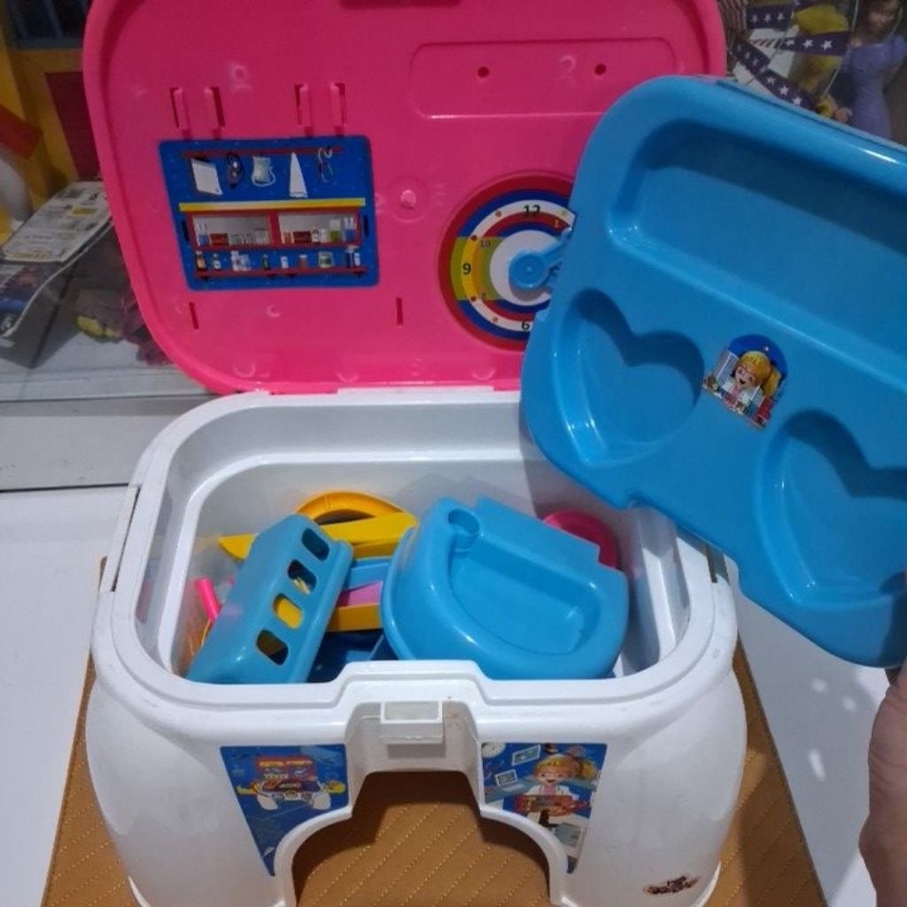 kursi mainan dokter2 an set  (preloved)
