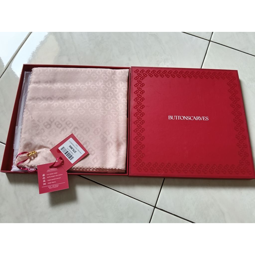 buttonscarves everyday tapis
