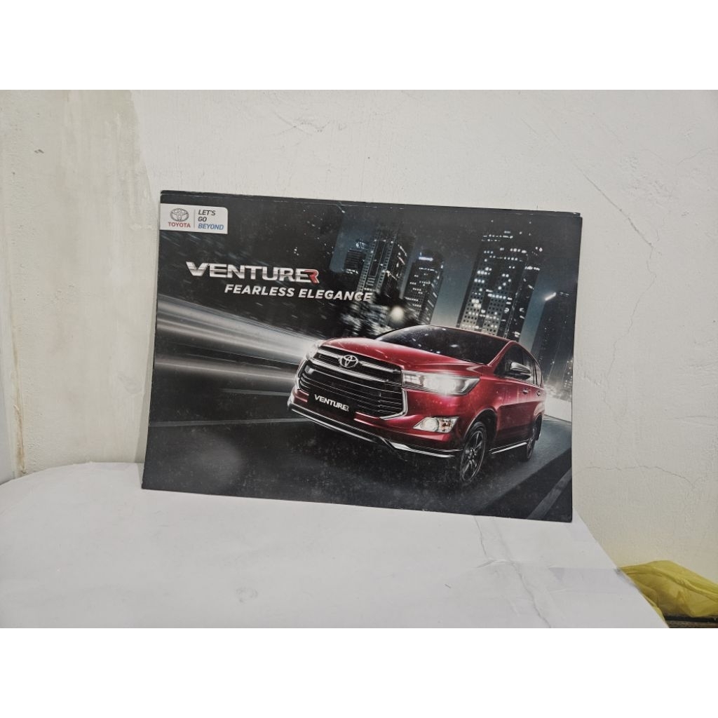 brosur katalog mobil toyota kijang innova venturer 2017 leaflet