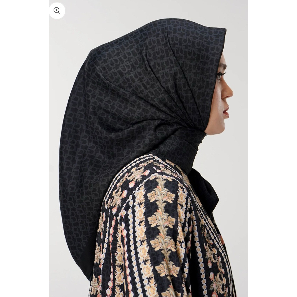 signature monogram scarf benang jarum