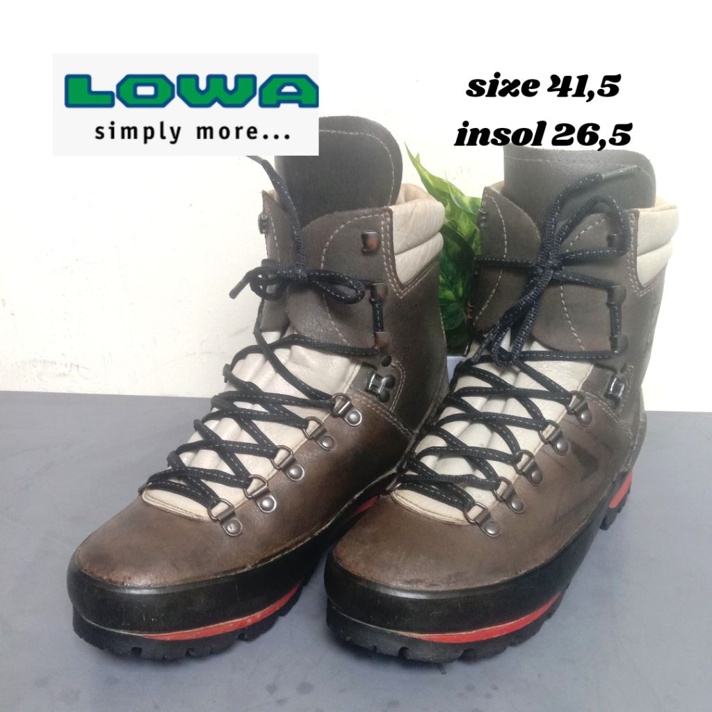 sepatu LOWA BOOT hiking