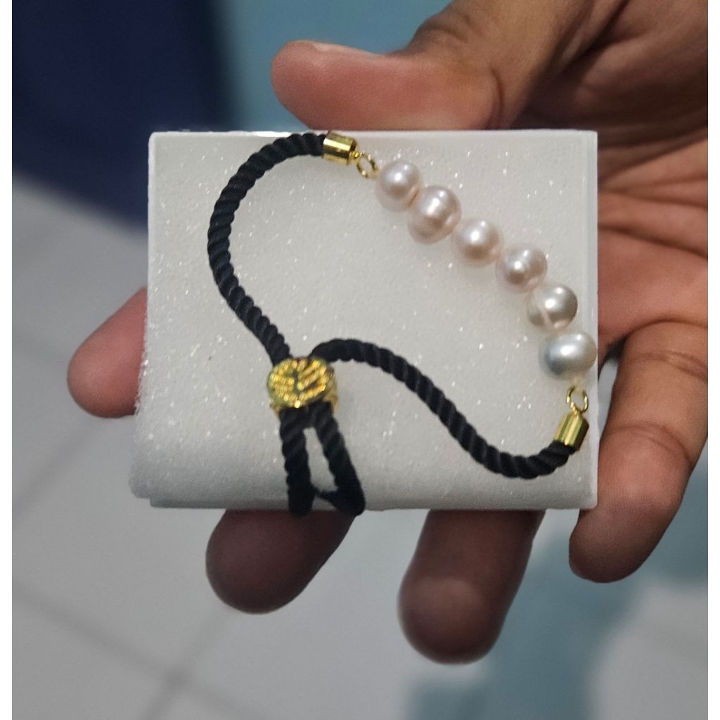 Gelang mutiara khas lombok
