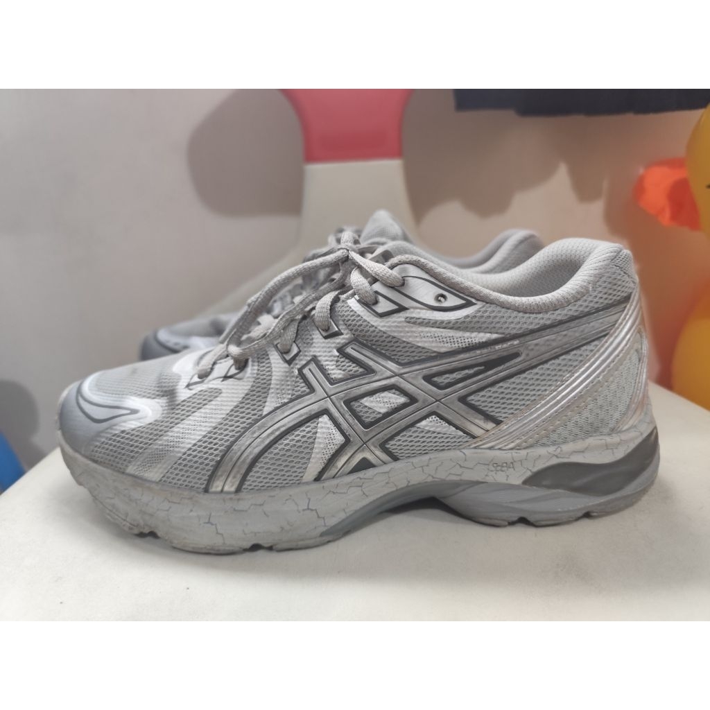 Sepatu asics gel flux 4