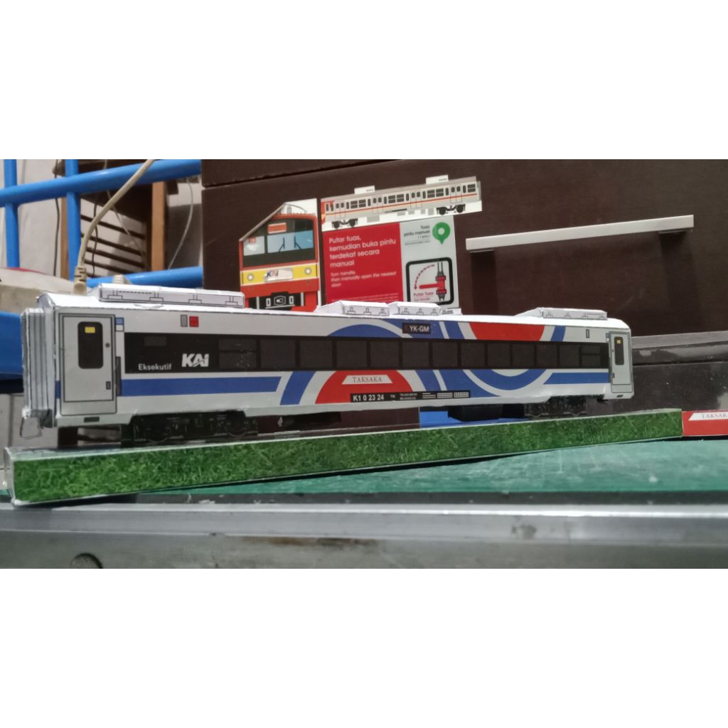 PAPERCRAFT KERETA TAKSAKA NEW GENERATION