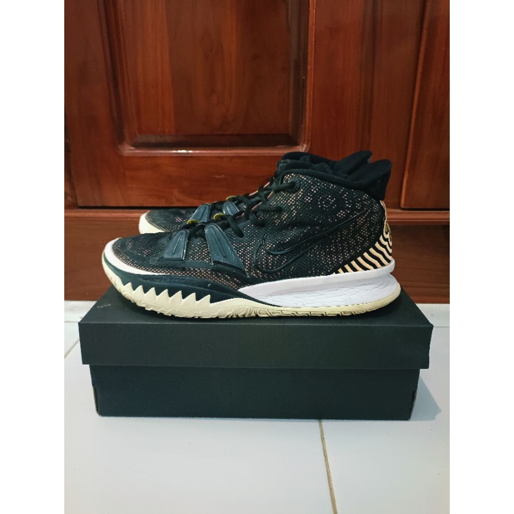 Sepatu Basket Second Size 42.5 Nike Kyrie 7 "Ripple Effect"