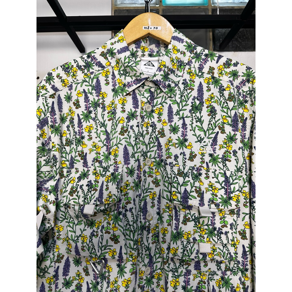 kemeja outdoor second nike acg motif bunga