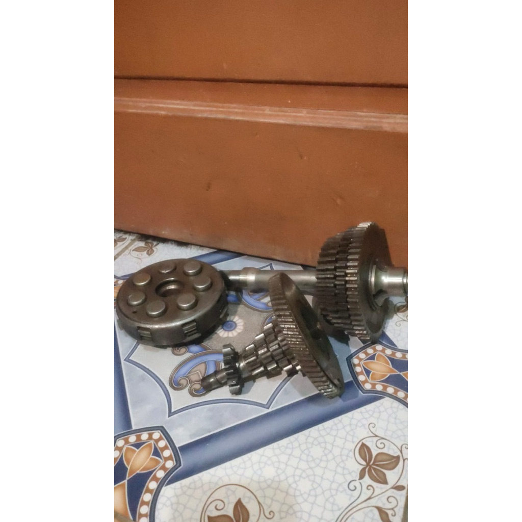 gearset vespa strada as besar kopling besar garis 2
