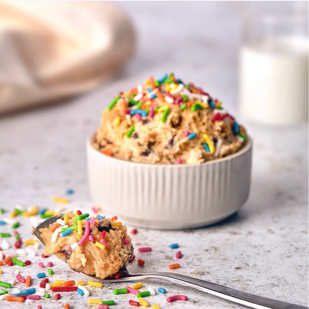 DOUGH LAB EDIBLE FUNFETTI COOKIE DOUGH