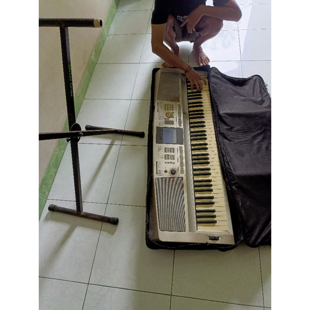 YAMAHA DGX 305 NO MINUS
